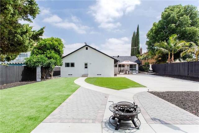 2546 Northmoor Dr, Corona, CA 92882 - back of property with a patio, an outdoor fire pit, and stucco siding