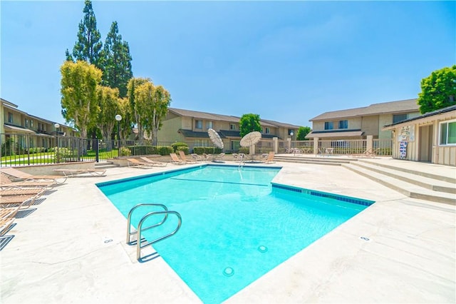 5950 Imperial Hwy Unit 48, South Gate, CA 90280 - community pool featuring a patio area and a residential view
