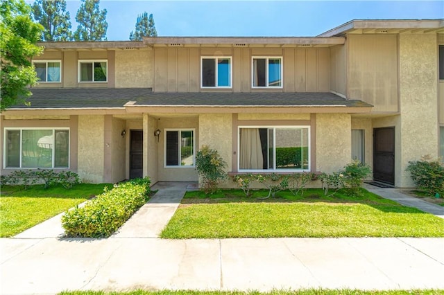 5950 Imperial Hwy Unit 48, South Gate, CA 90280 - view of property with a front lawn, stucco siding, and roof with shingles
