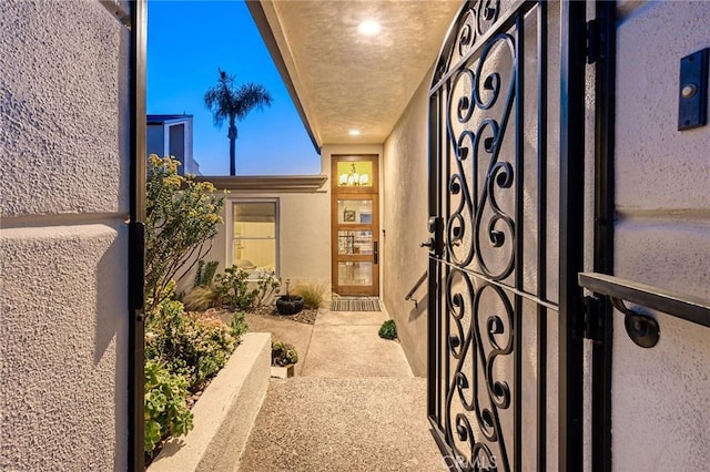 1155 Katella St, Laguna Beach, CA 92651 - exterior view of a textured wall and recessed lighting