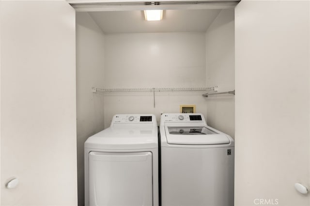 12909 Ternberry Ct, Tustin, CA 92782 - washroom featuring independent washer and dryer