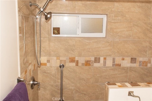 1831 W 68th St, Los Angeles, CA 90047 - full bathroom featuring tiled shower