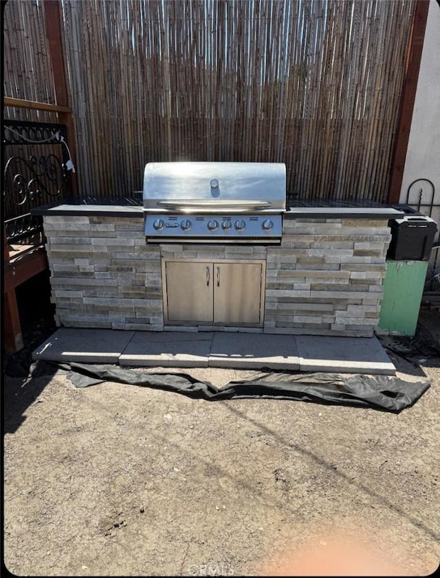 1831 W 68th St, Los Angeles, CA 90047 - view of patio / terrace