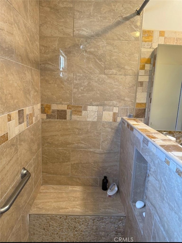 1831 W 68th St, Los Angeles, CA 90047 - full bath featuring tiled shower