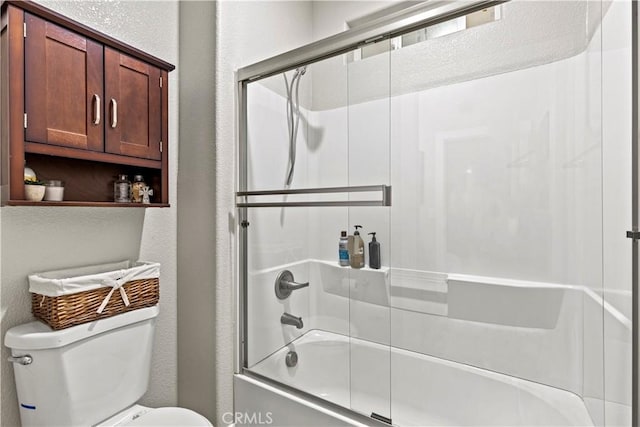 678 Colusa, Gridley, CA 95948 - full bathroom featuring toilet, shower / bath combination with glass door, and a textured wall