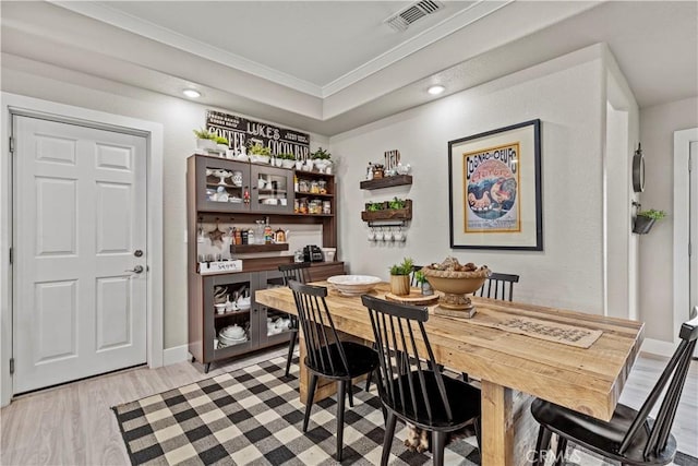 678 Colusa, Gridley, CA 95948 - dining room featuring ornamental molding, light wood-style floors, and recessed lighting