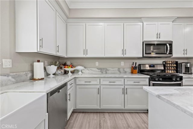 678 Colusa, Gridley, CA 95948 - kitchen featuring appliances with stainless steel finishes, a sink, white cabinets, light stone counters, and crown molding