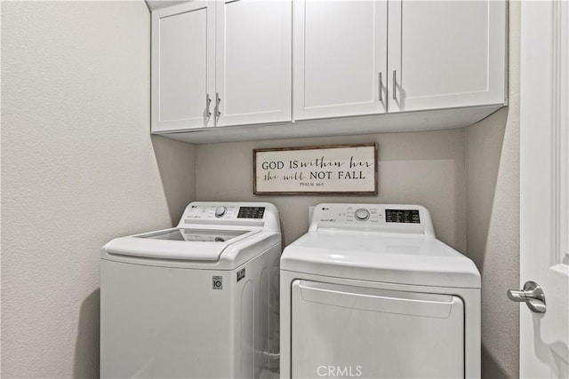 678 Colusa, Gridley, CA 95948 - laundry room featuring washing machine and dryer, cabinet space, and a textured wall