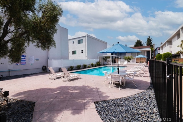 4357 W Sarah St Unit 26, Burbank, CA 91505 - community pool with a patio area