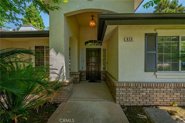 625 Redwing Dr, Merced, CA 95340 - entrance to property featuring stucco siding and stone siding