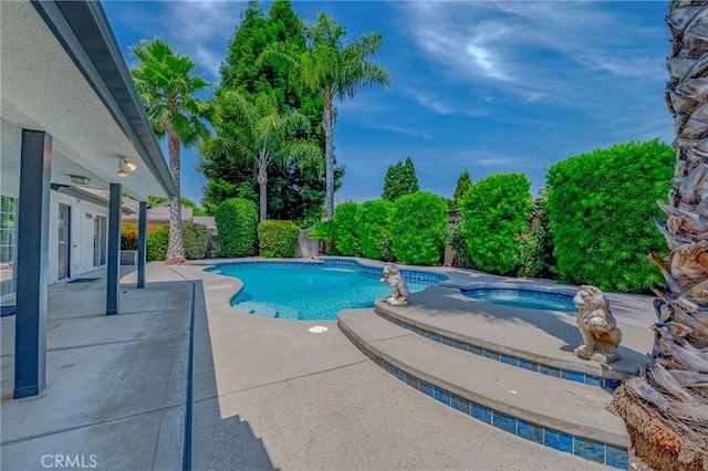 625 Redwing Dr, Merced, CA 95340 - swimming pool featuring an in-ground hot tub and a patio