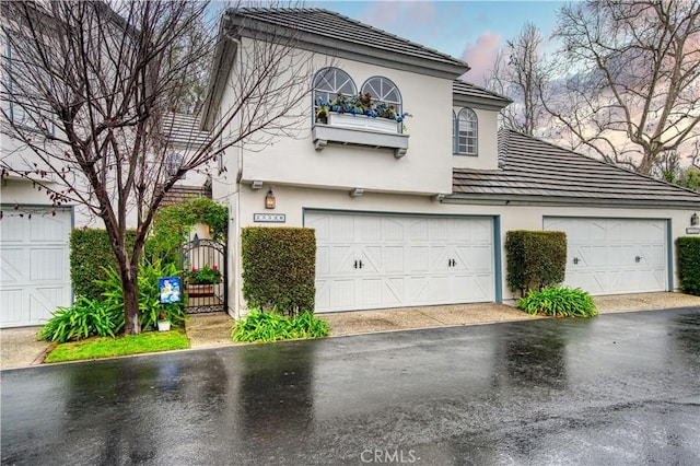 25536 Rue Terrase Unit 17, Laguna Niguel, CA 92677 - view of front facade with stucco siding and driveway