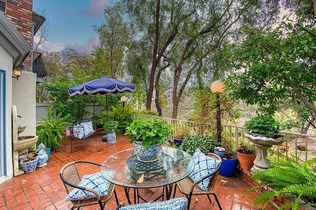 25536 Rue Terrase Unit 17, Laguna Niguel, CA 92677 - view of patio with outdoor dining space