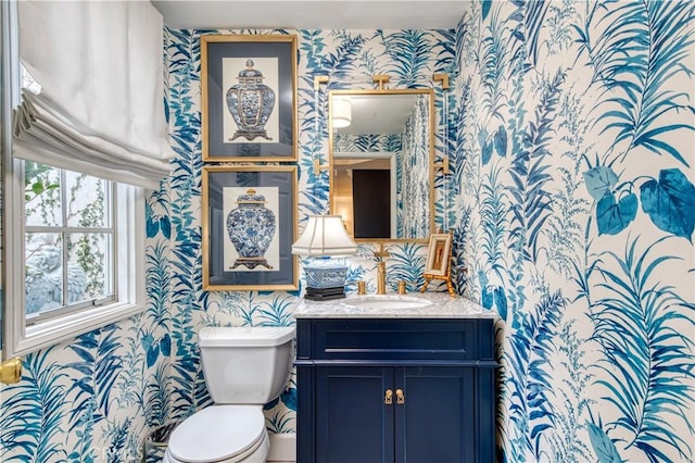 25536 Rue Terrase Unit 17, Laguna Niguel, CA 92677 - half bathroom with wallpapered walls and vanity