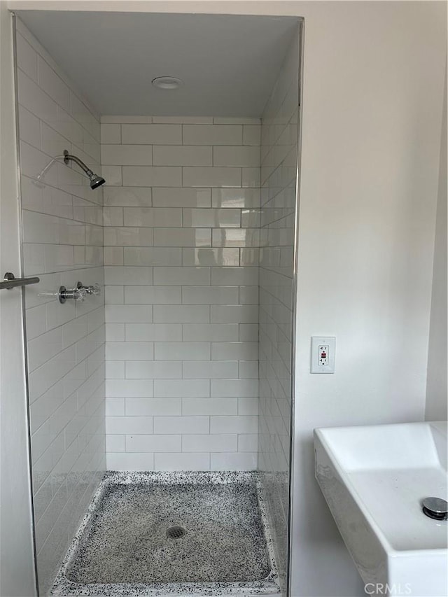 45208 17th St W, Lancaster, CA 93534 - bathroom with a tile shower