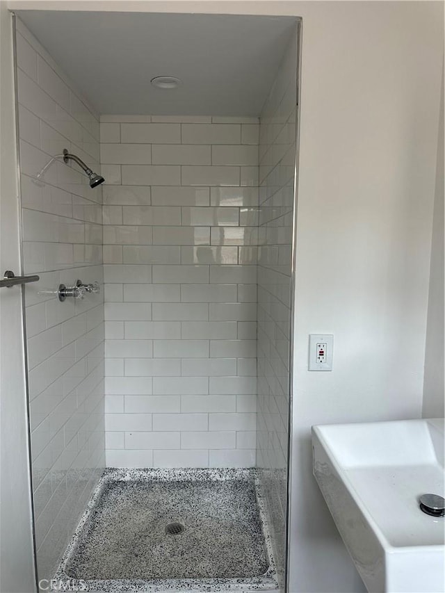 45208 17th St W, Lancaster, CA 93534 - full bathroom featuring a tile shower