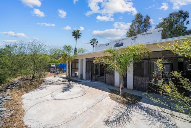 2620 Mar Vinga, Fallbrook, CA 92028 - back of house featuring a patio and a sunroom