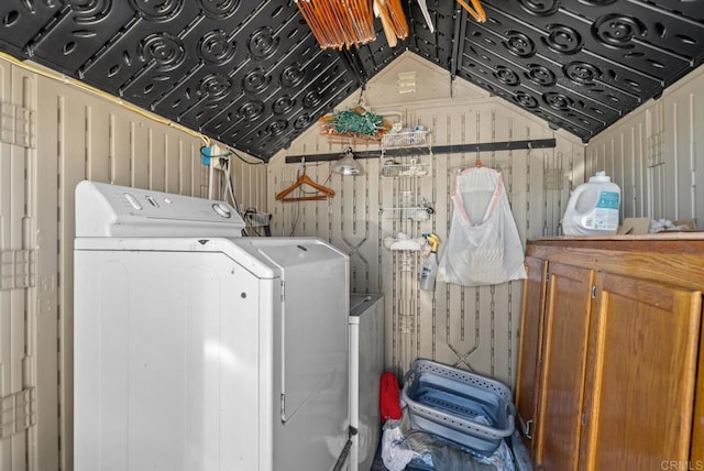 2620 Mar Vinga, Fallbrook, CA 92028 - laundry room featuring independent washer and dryer