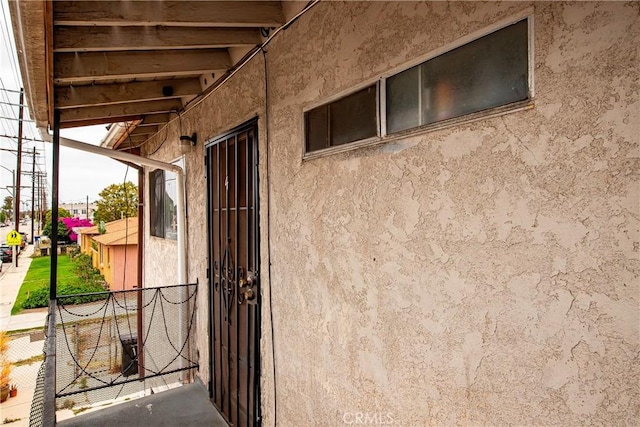 333 W D St, Wilmington, CA 90744 - entrance to property featuring stucco siding