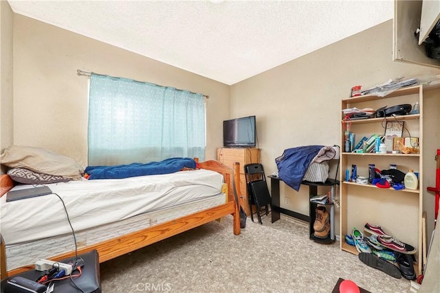 333 W D St, Wilmington, CA 90744 - carpeted bedroom featuring vaulted ceiling and a textured ceiling