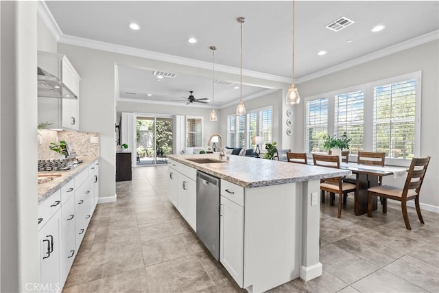 147 Luneta Ln, Rancho Mission Viejo, CA 92694 - kitchen featuring stainless steel appliances, a sink, a center island with sink, recessed lighting, and baseboards