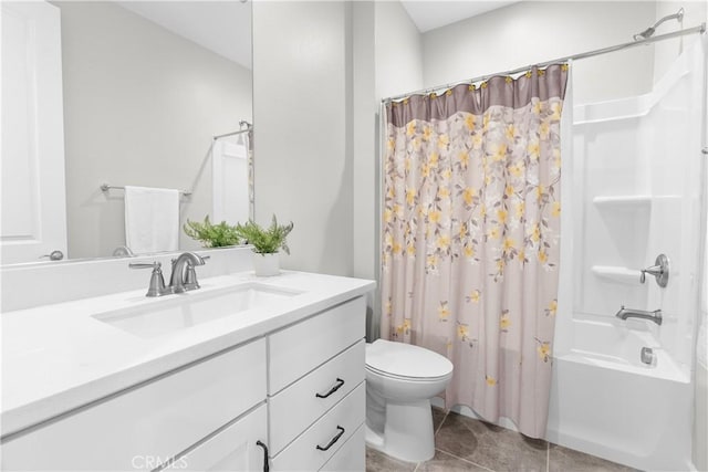 147 Luneta Ln, Rancho Mission Viejo, CA 92694 - bathroom featuring vanity, shower / bath combo with shower curtain, toilet, and tile patterned flooring