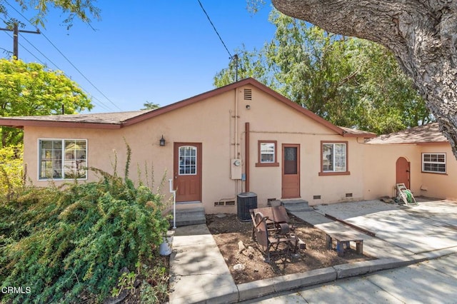 339 2nd St, Fillmore, CA 93015 - view of front facade with entry steps, stucco siding, crawl space, and a patio