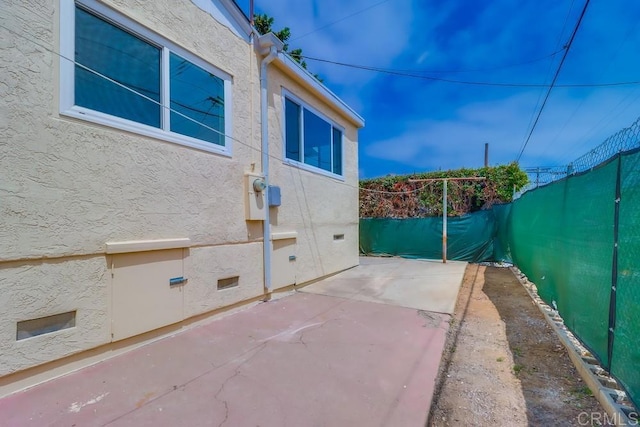 418 Dewey St, San Diego, CA 92113 - view of patio / terrace