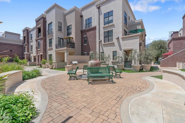 143 W Colorado Blvd, Monrovia, CA 91016 - view of property's community