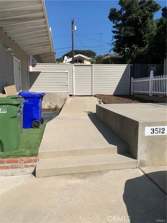 3512 Palm Ave, Manhattan Beach, CA 90266 - view of patio