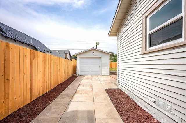 784 W 17th St, San Bernardino, CA 92405 - view of yard featuring driveway, an outdoor structure, and a garage