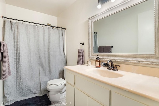 23292 Orange Ave Unit 6, Lake Forest, CA 92630 - full bathroom with vanity, toilet, and curtained shower