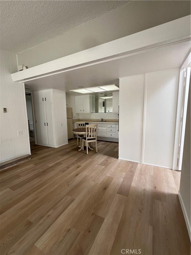 13962 El Dorado Dr Unit M2-60E, Seal Beach, CA 90740 - living room with light wood-type flooring and a textured ceiling