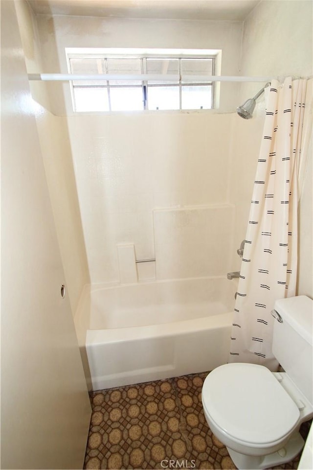 23362 La Mar Unit A, Mission Viejo, CA 92691 - bathroom featuring shower / tub combo with curtain and toilet