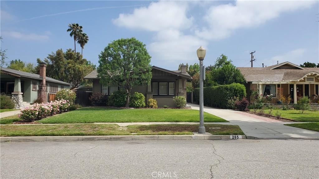 265 Lincoln Ave, Pomona, CA 91767 - view of front facade featuring a front yard and driveway
