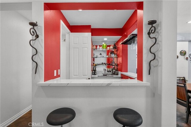 29259 Black Pine Way, Saugus, CA 91390 - kitchen with baseboards, a sink, and a breakfast bar