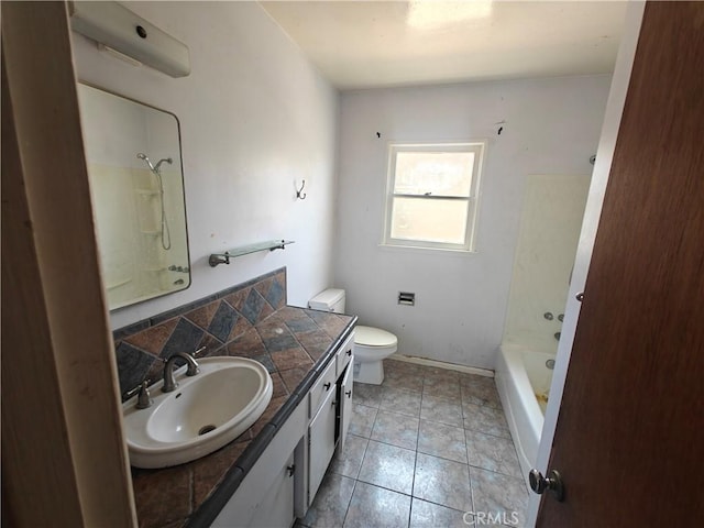 925 W Autumn Dr, Anaheim, CA 92805 - full bath featuring vanity, toilet, tile patterned floors, baseboards, and shower / tub combination