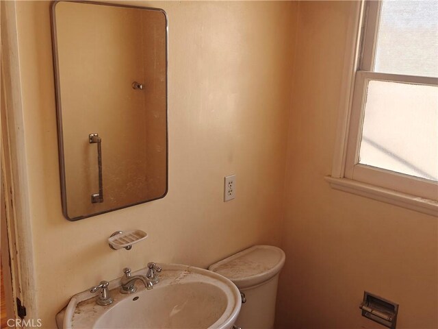 925 W Autumn Dr, Anaheim, CA 92805 - half bath featuring a sink and toilet