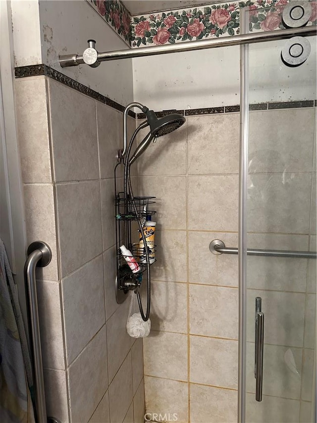 1074 Mccollum Ave, Yuba City, CA 95991 - full bathroom featuring a shower stall