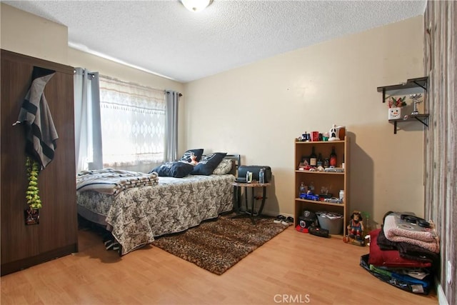 916 W 53rd St, Los Angeles, CA 90037 - bedroom with wood finished floors and a textured ceiling