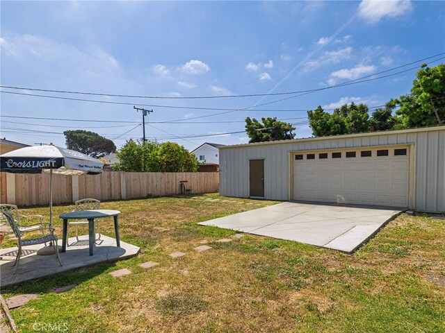 5526 W 118th Pl, Hawthorne, CA 90304 - view of yard with a garage and an outdoor structure