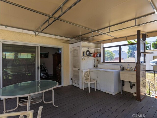 5526 W 118th Pl, Hawthorne, CA 90304 - deck featuring washing machine and dryer