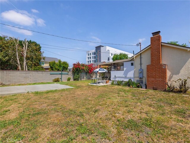 5526 W 118th Pl, Hawthorne, CA 90304 - view of yard with a patio