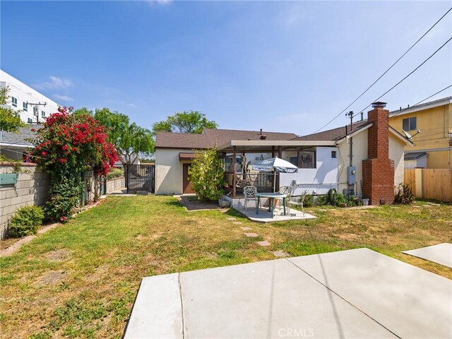 5526 W 118th Pl, Hawthorne, CA 90304 - view of yard with a patio