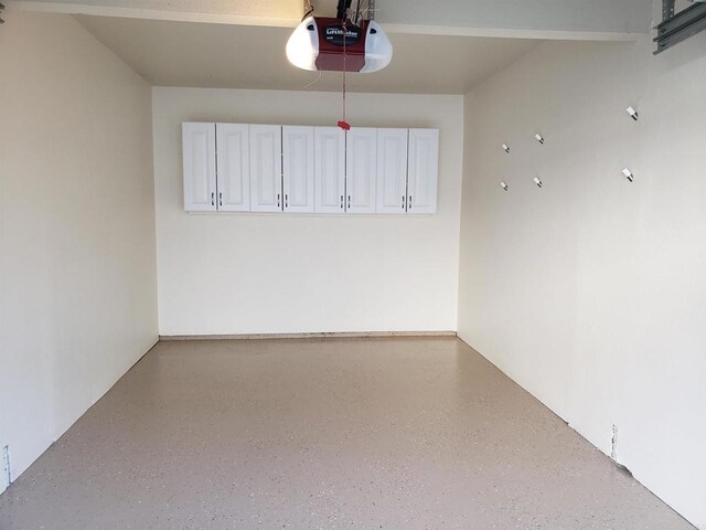 2556 Ocean Cove Dr, Cardiff By The Sea, CA 92007 - garage with a garage door opener