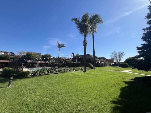 2556 Ocean Cove Dr, Cardiff By The Sea, CA 92007 - view of grassy yard featuring a residential view