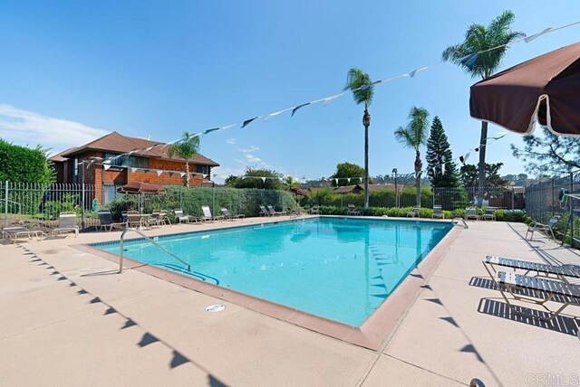 2556 Ocean Cove Dr, Cardiff By The Sea, CA 92007 - community pool featuring a patio area