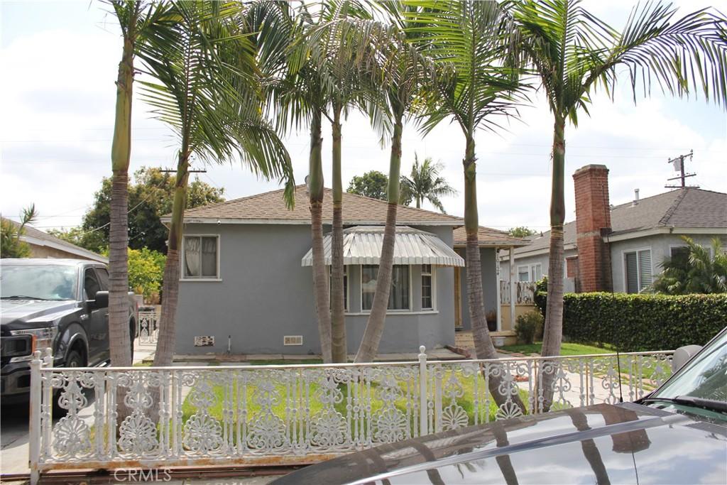 10124 San Anselmo Ave, South Gate, CA 90280 - view of front of home featuring stucco siding and a shingled roof