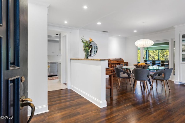 1245 S Orange Grove Blvd Unit 5, Pasadena, CA 91105 - dining space with ornamental molding, wood finished floors, and recessed lighting