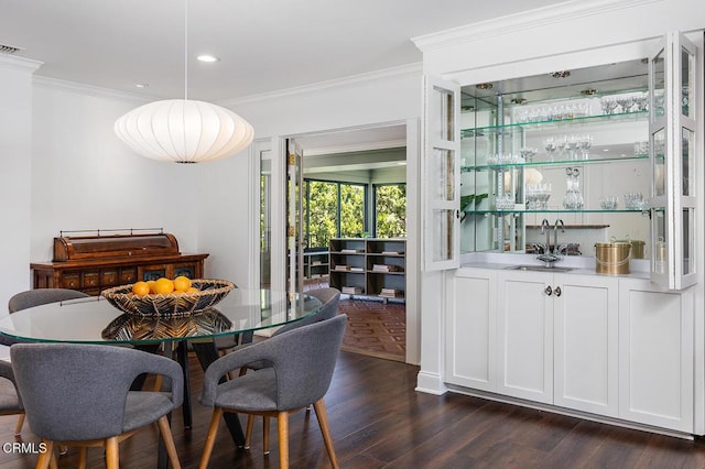 1245 S Orange Grove Blvd Unit 5, Pasadena, CA 91105 - dining room featuring bar with sink, dark wood-style flooring, ornamental molding, and recessed lighting